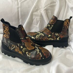NWOT Beautiful Colors snakeskin Circus combat boot size 8